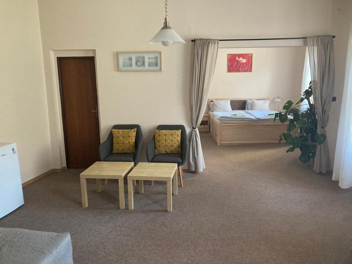 Penzion A Restaurace Modra Ruze Tábor Dış mekan fotoğraf