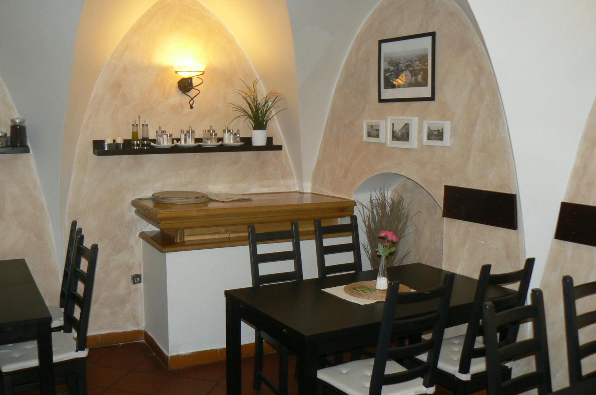 Penzion A Restaurace Modra Ruze Tábor Dış mekan fotoğraf