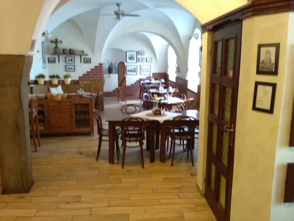 Penzion A Restaurace Modra Ruze Tábor Dış mekan fotoğraf