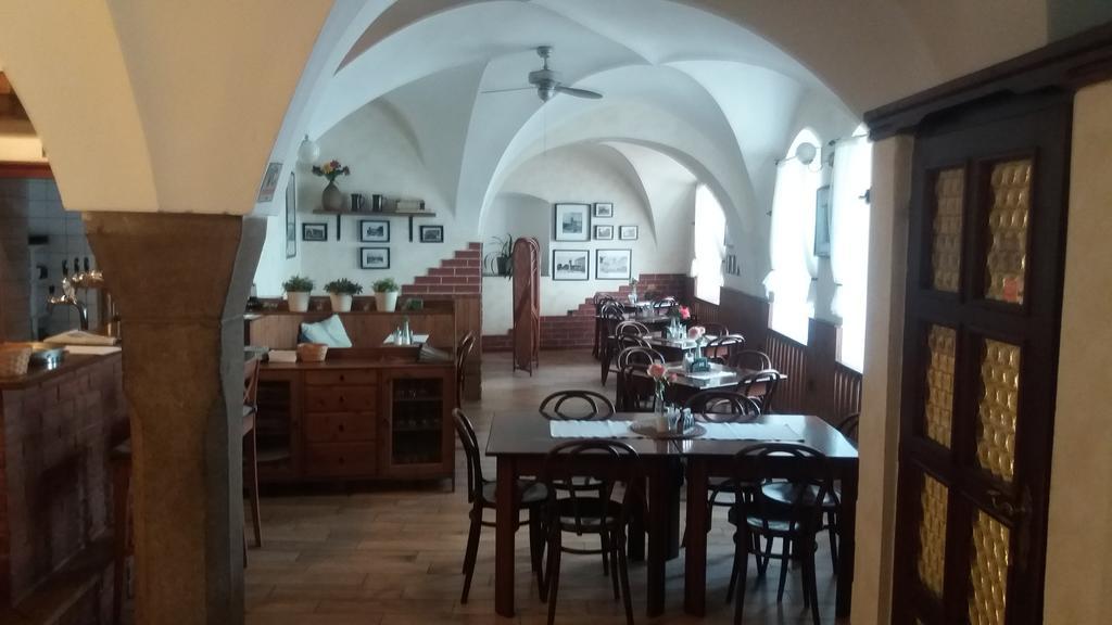 Penzion A Restaurace Modra Ruze Tábor Dış mekan fotoğraf